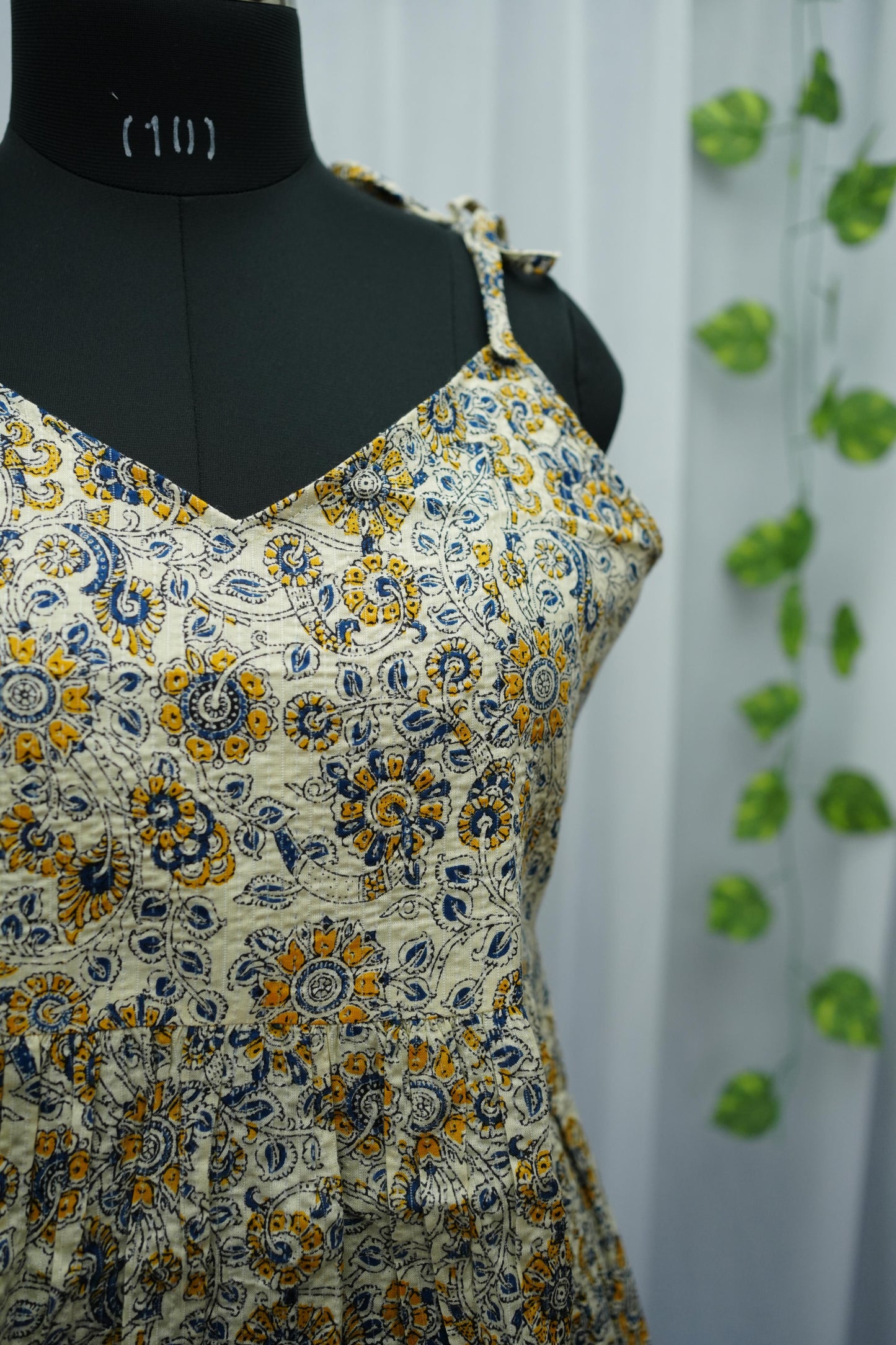 Valli Paisley Beige Multicolor