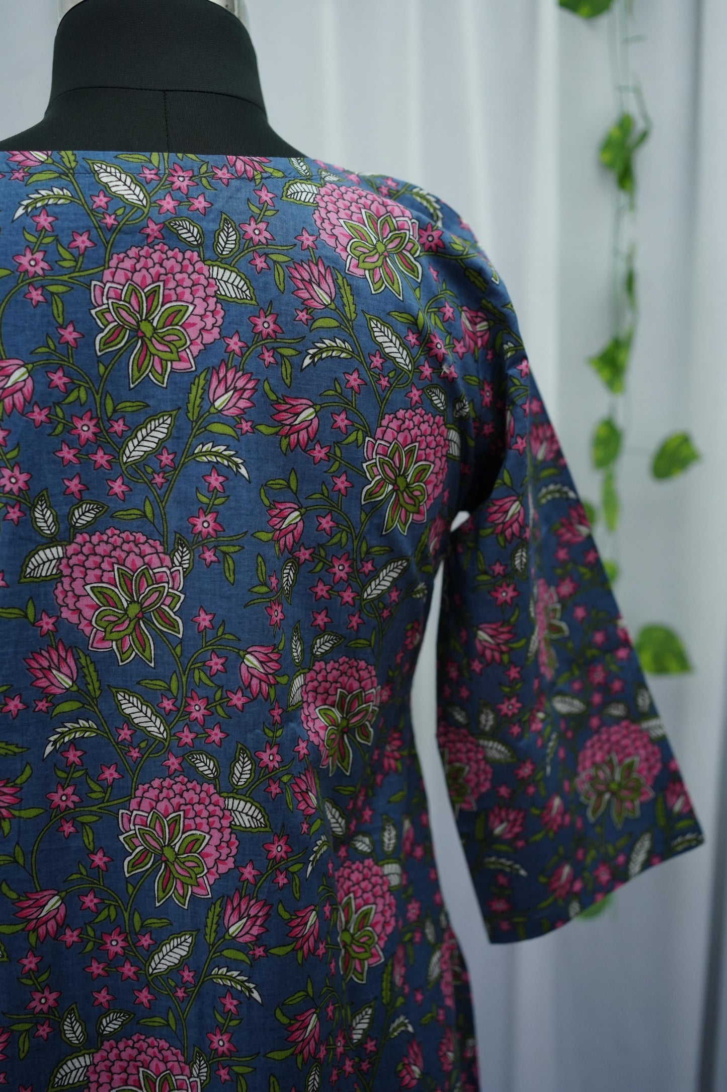 Ardra Gray Lotus Kurta